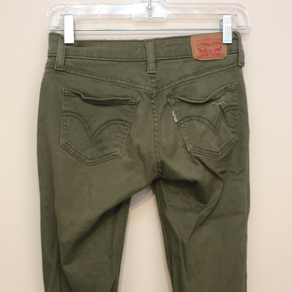 *LAST CHANCE TO PURCHASE*  Distressed Levi jeans 535 - Picture 6 of 7